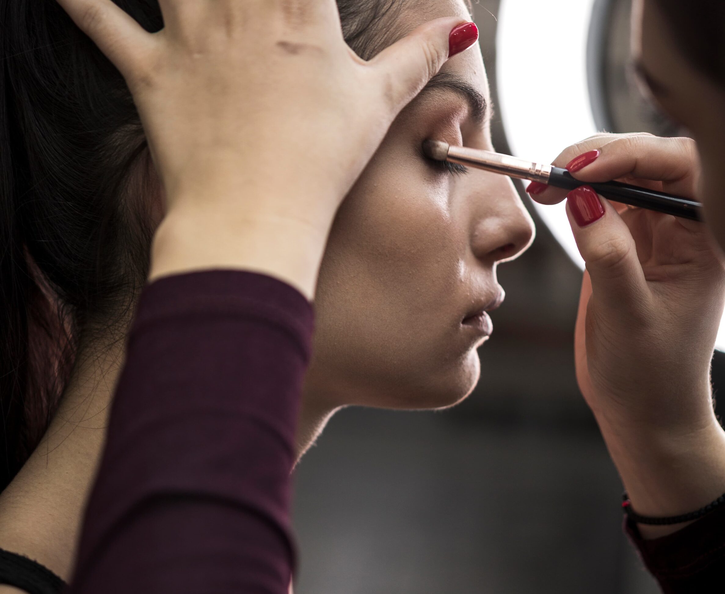 professional-artist-applying-eye-shadow (1)